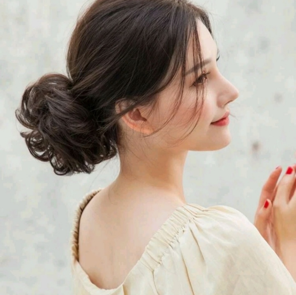 Ponytail - Picture 1 of 4